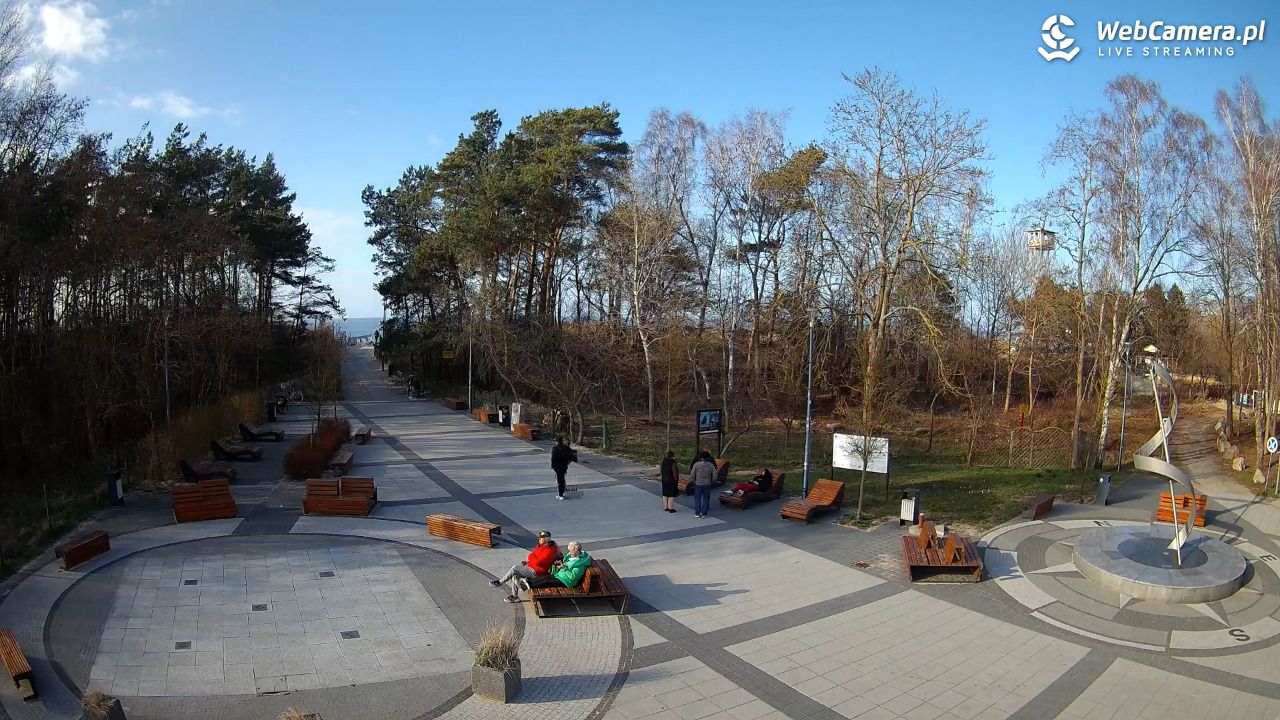 Dziwnówek - widok na deptak - 27 marzec 2026, 15:54