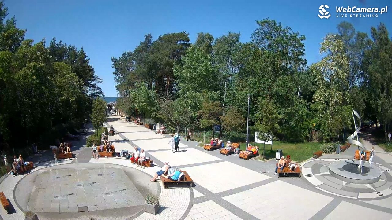 Dziwnówek - widok na deptak - 13 czerwiec 2025, 14:21