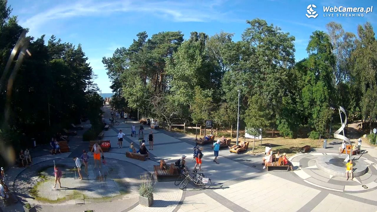 Dziwnówek - widok na deptak - 12 sierpień 2026, 16:48