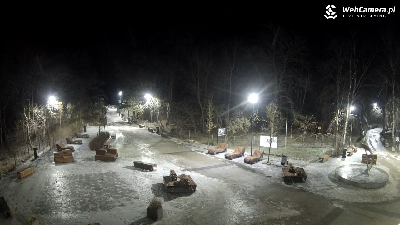 Dziwnówek - widok na deptak - 10 luty 2026, 18:41