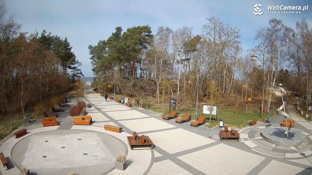 Dziwnówek - widok na deptak - 28 marzec 2026, 12:37