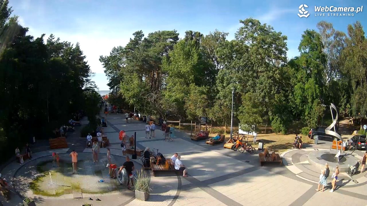 Dziwnówek - widok na deptak - 14 sierpień 2026, 16:57