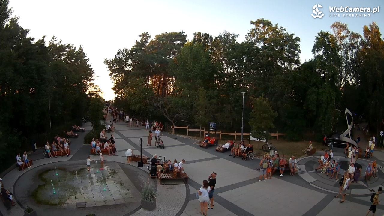 Dziwnówek - widok na deptak - 14 sierpień 2026, 20:00