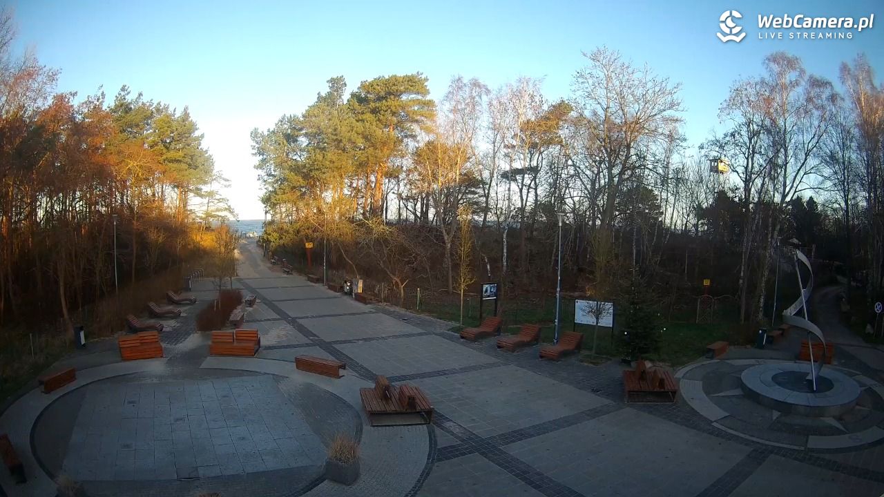 Dziwnówek - widok na deptak - 29 grudzień 2025, 09:18