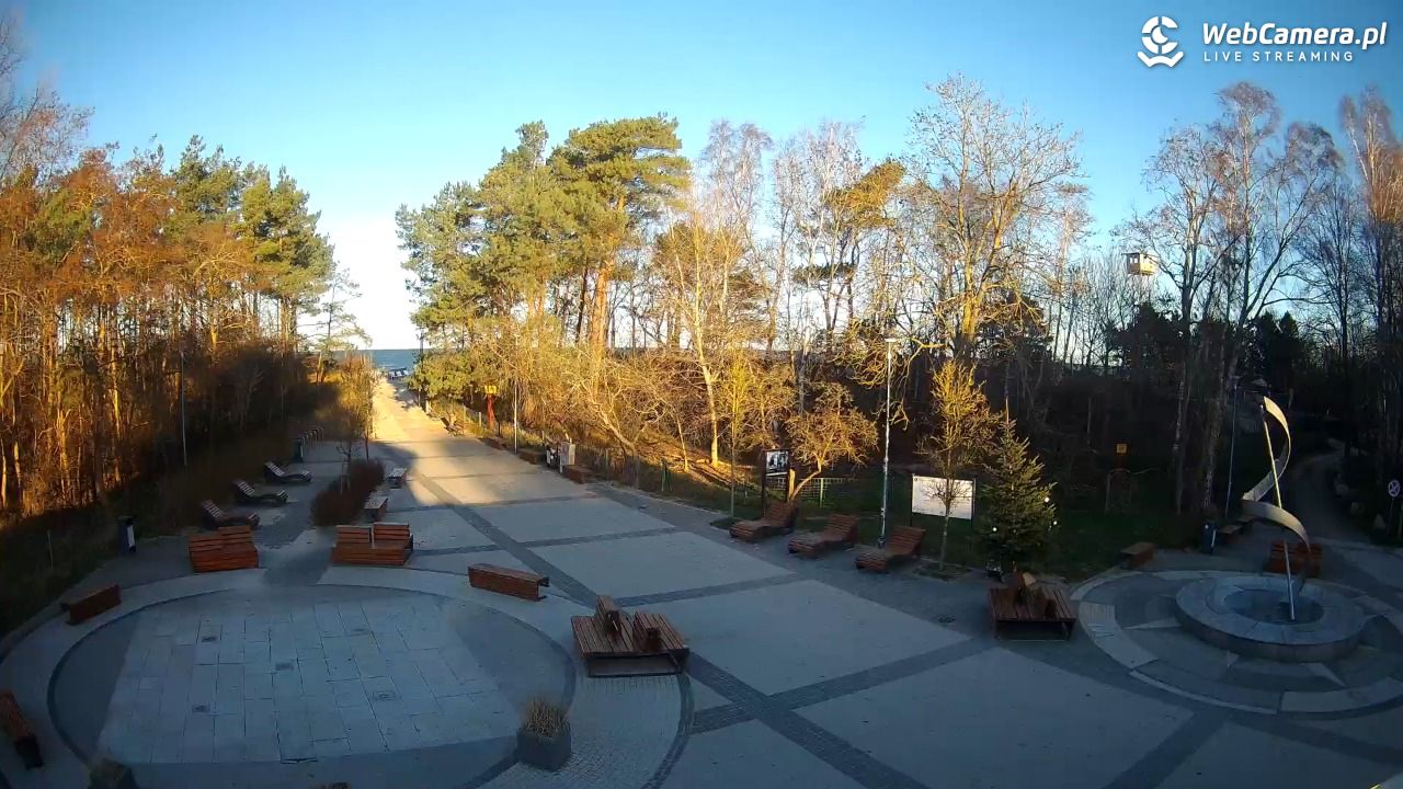 Dziwnówek - widok na deptak - 28 grudzień 2025, 09:40
