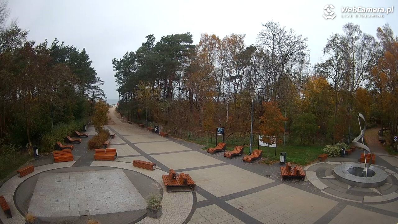 Dziwnówek - widok na deptak - 11 listopad 2025, 15:09