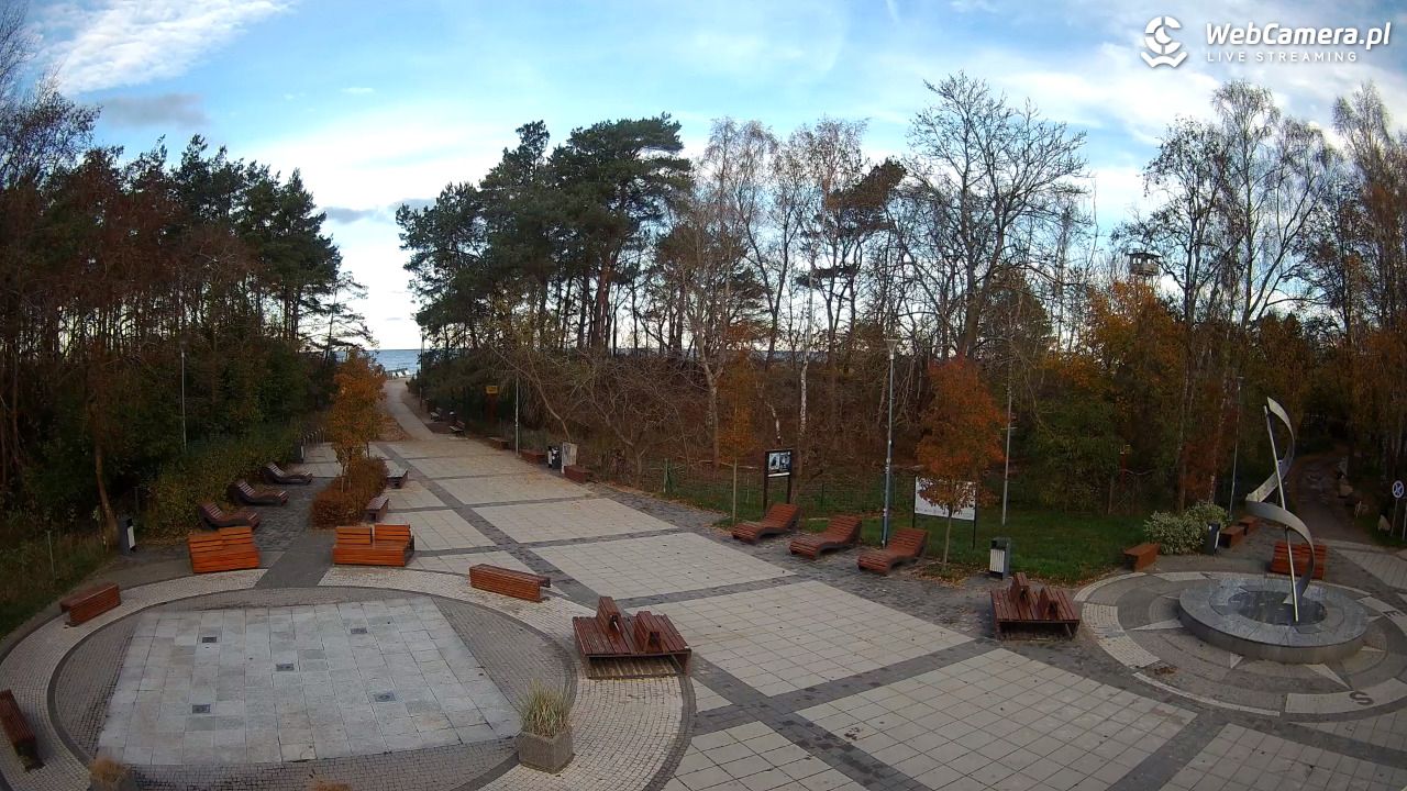 Dziwnówek - widok na deptak - 15 listopad 2025, 09:13