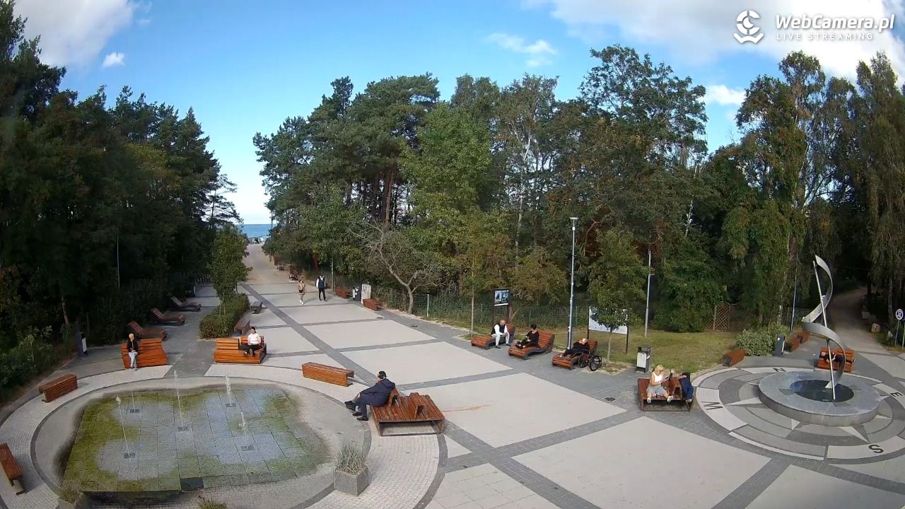 Dziwnówek - widok na deptak - 29 wresień 2025, 12:54