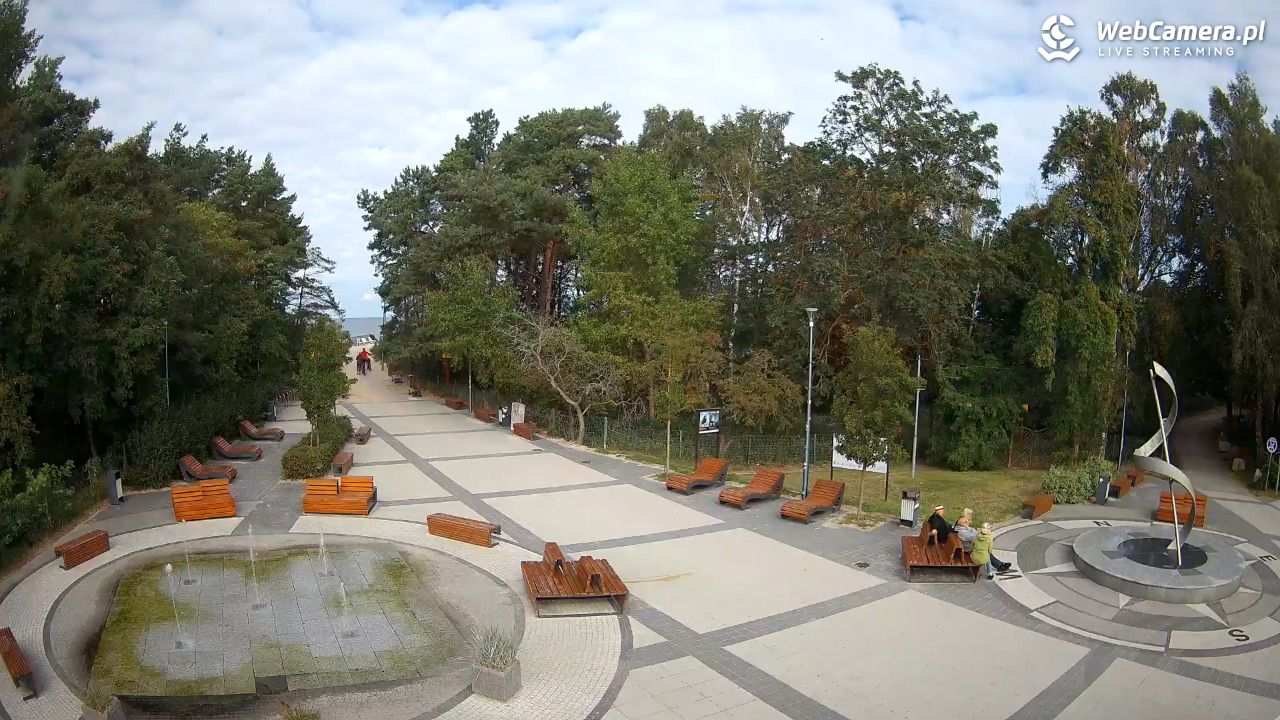 Dziwnówek - widok na deptak - 30 wresień 2025, 11:35