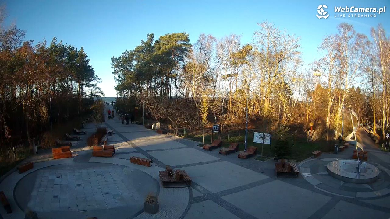 Dziwnówek - widok na deptak - 28 grudzień 2025, 14:07