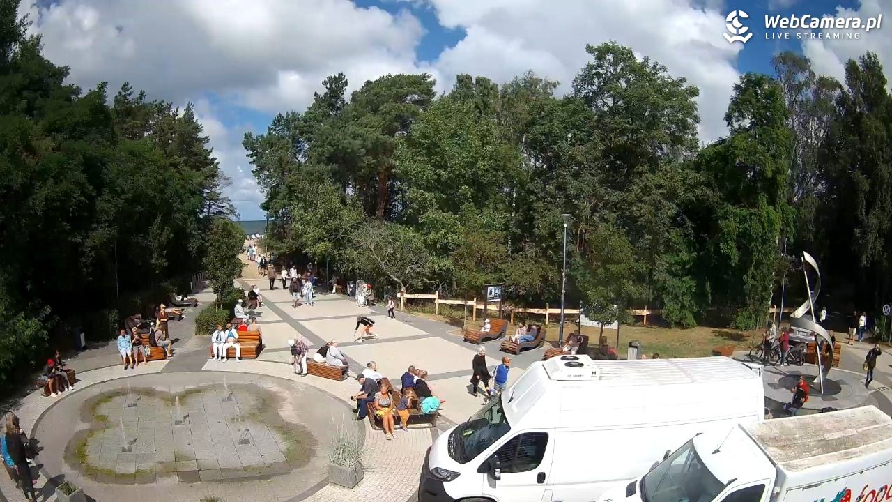 Dziwnówek - widok na deptak - 11 sierpień 2026, 12:28