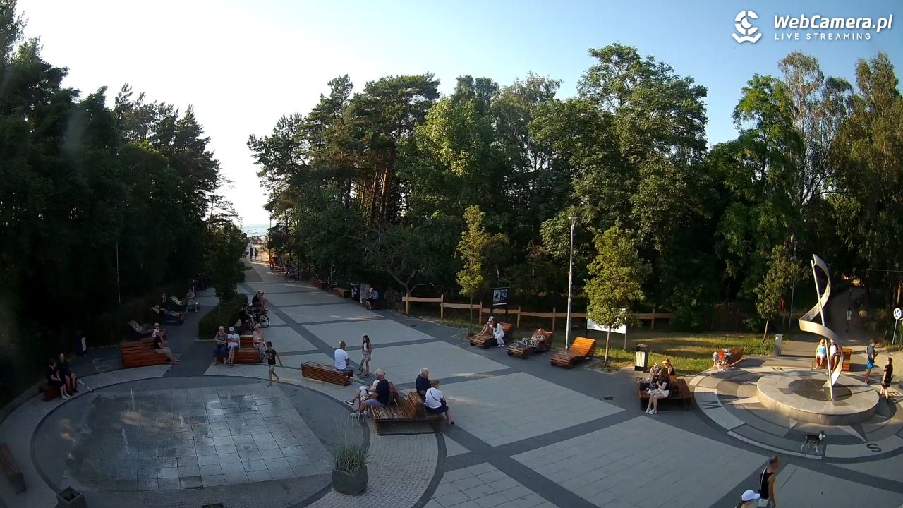 Dziwnówek - widok na deptak - 28 czerwiec 2026, 18:49