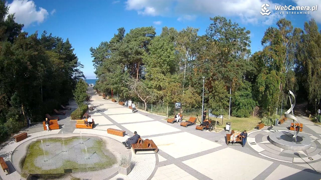 Dziwnówek - widok na deptak - 29 wresień 2025, 12:55