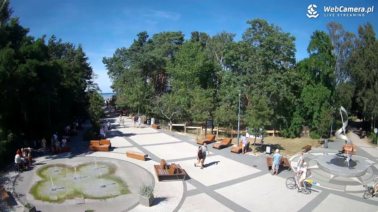Dziwnówek - widok na deptak - 14 sierpień 2026, 14:53