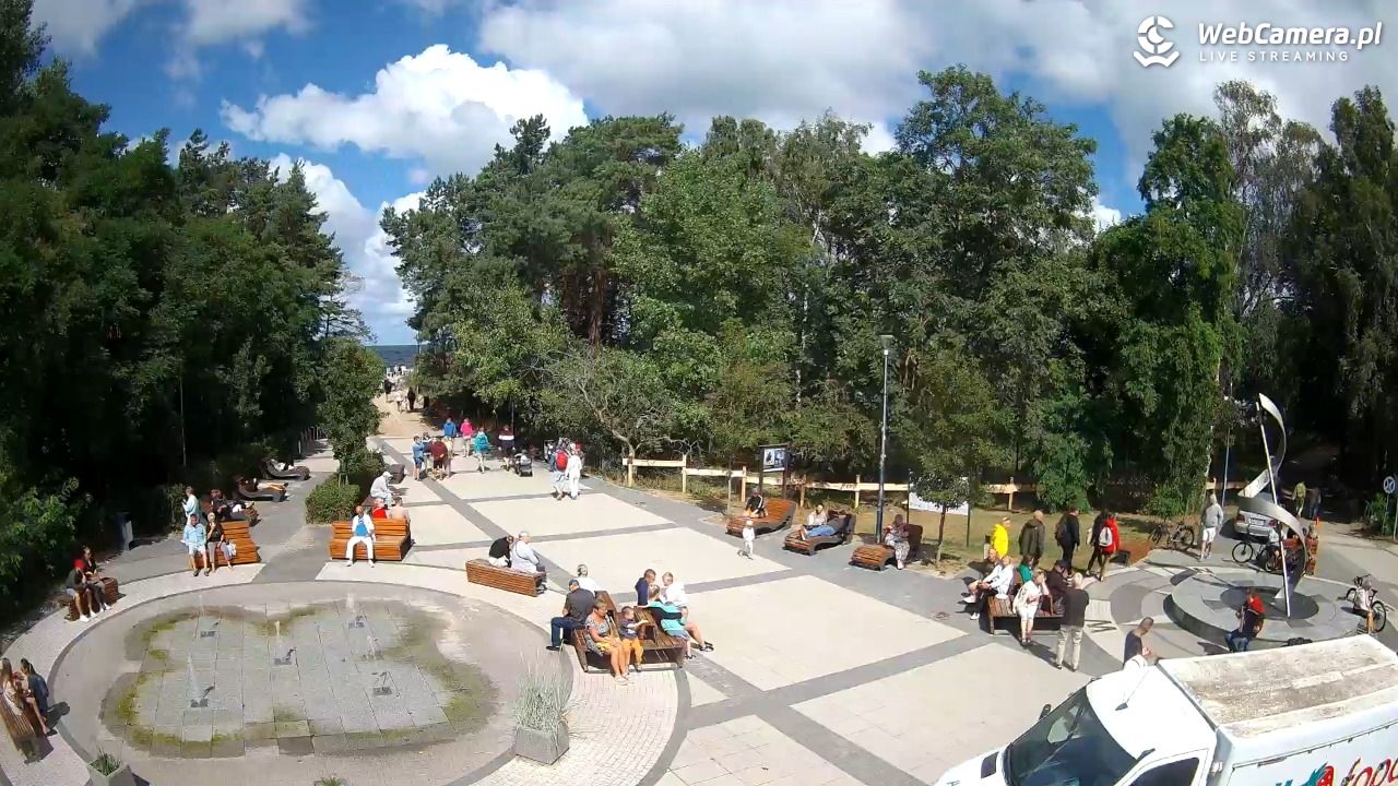 Dziwnówek - widok na deptak - 11 sierpień 2026, 12:23