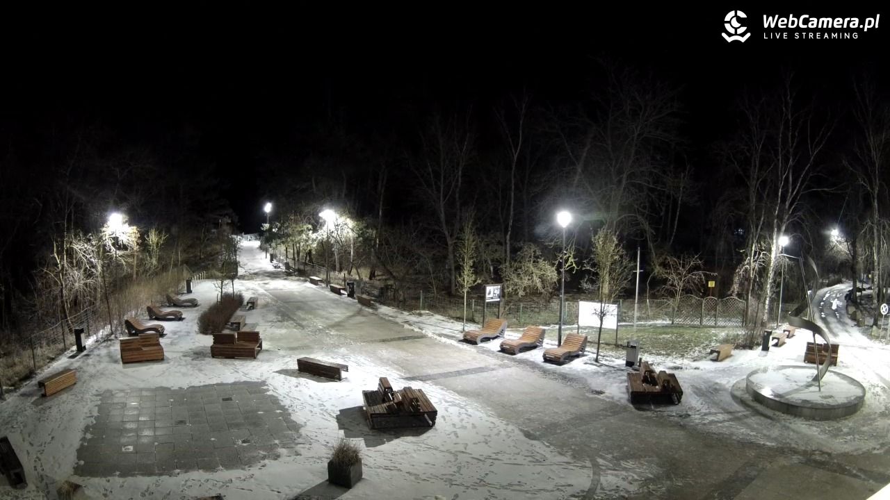 Dziwnówek - widok na deptak - 13 luty 2026, 20:21