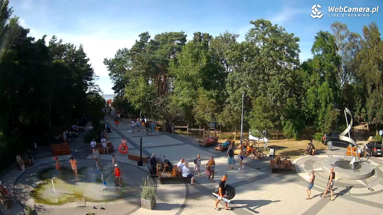 Dziwnówek - widok na deptak - 14 sierpień 2026, 16:57