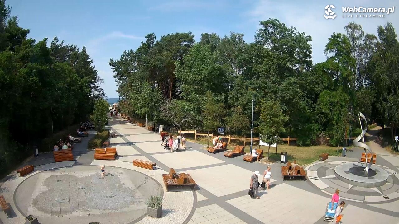 Dziwnówek - widok na deptak - 28 czerwiec 2026, 14:45