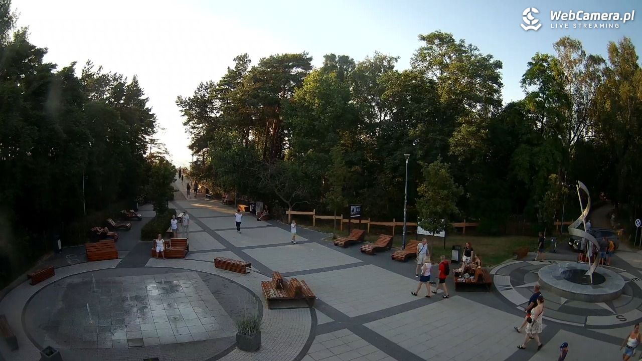 Dziwnówek - widok na deptak - 28 czerwiec 2026, 19:34