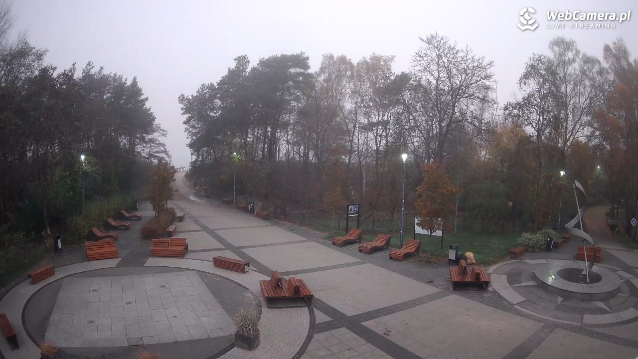 Dziwnówek - widok na deptak - 12 listopad 2025, 07:20