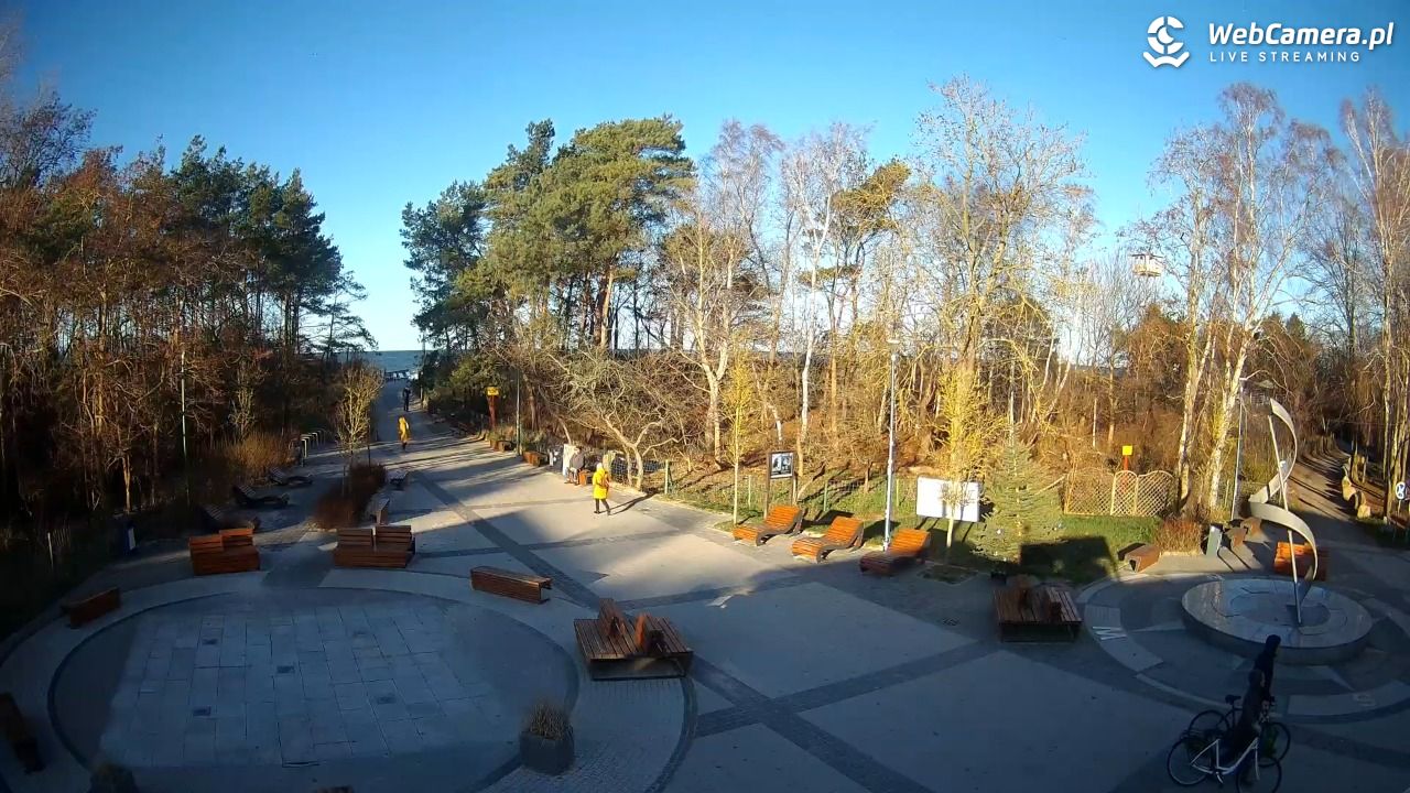 Dziwnówek - widok na deptak - 28 grudzień 2025, 13:11