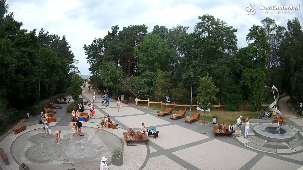 Dziwnówek - widok na deptak - 29 czerwiec 2026, 13:02