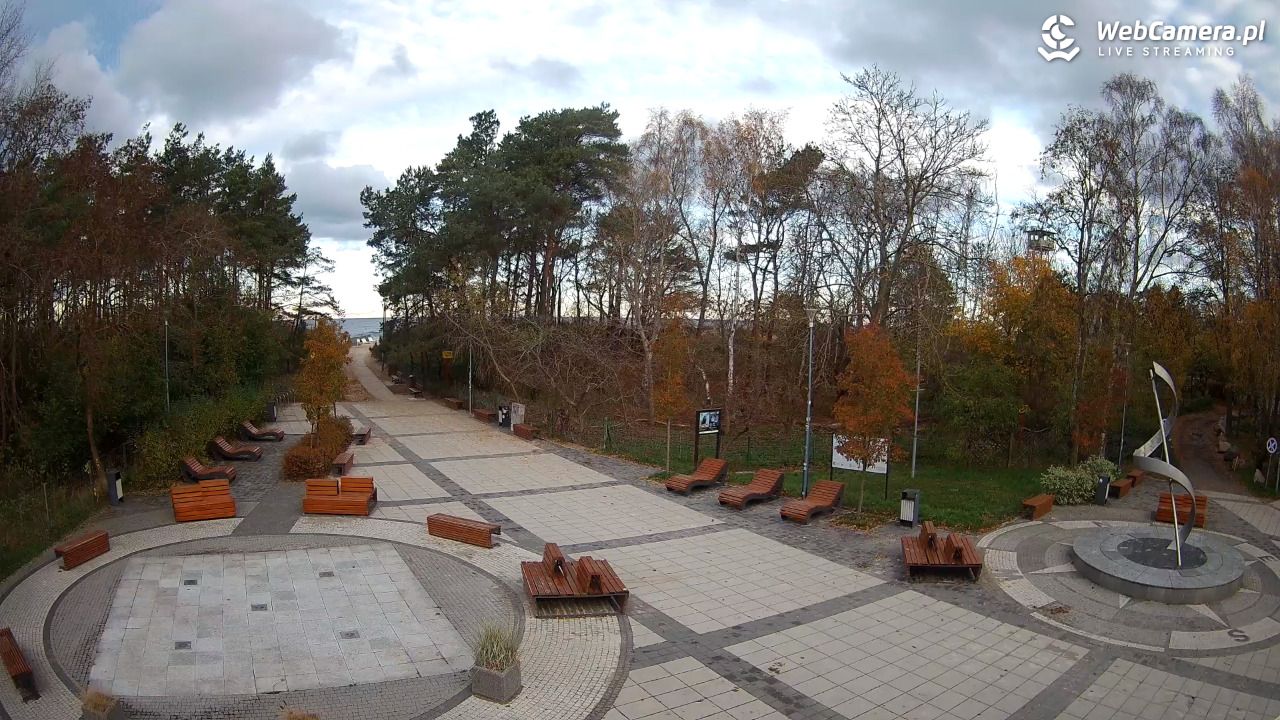 Dziwnówek - widok na deptak - 15 listopad 2025, 08:51