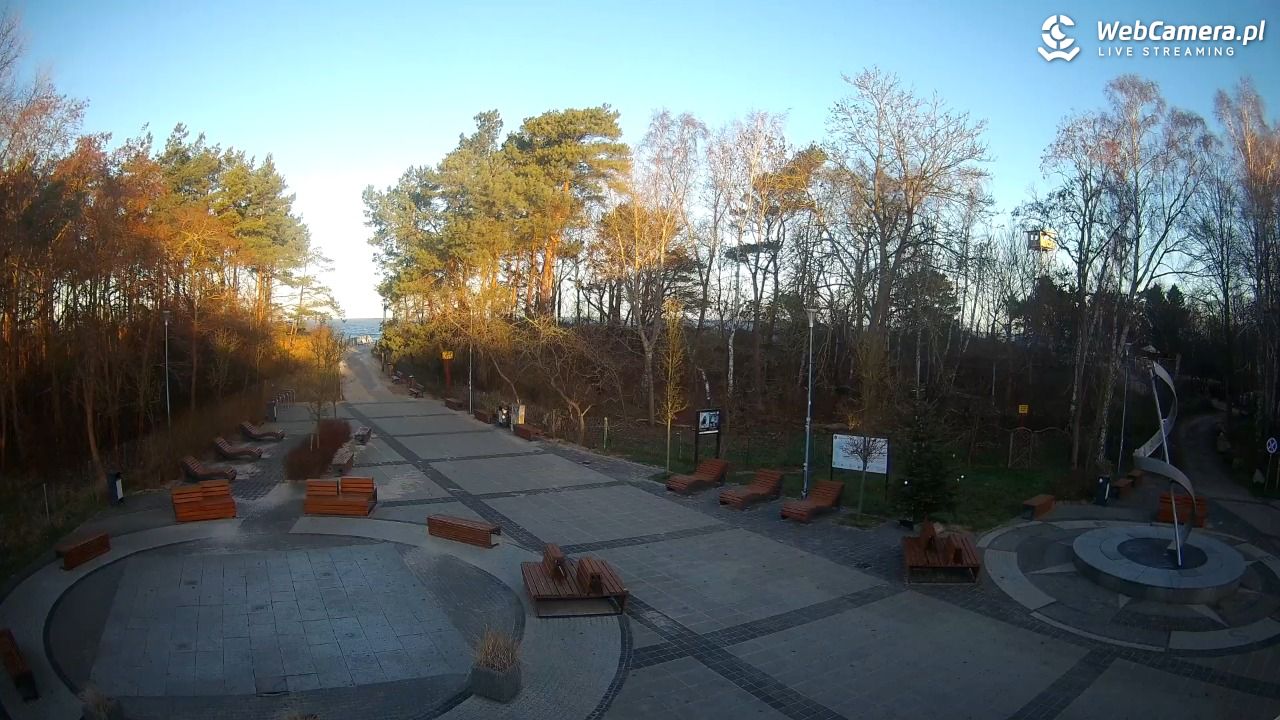 Dziwnówek - widok na deptak - 29 grudzień 2025, 09:18