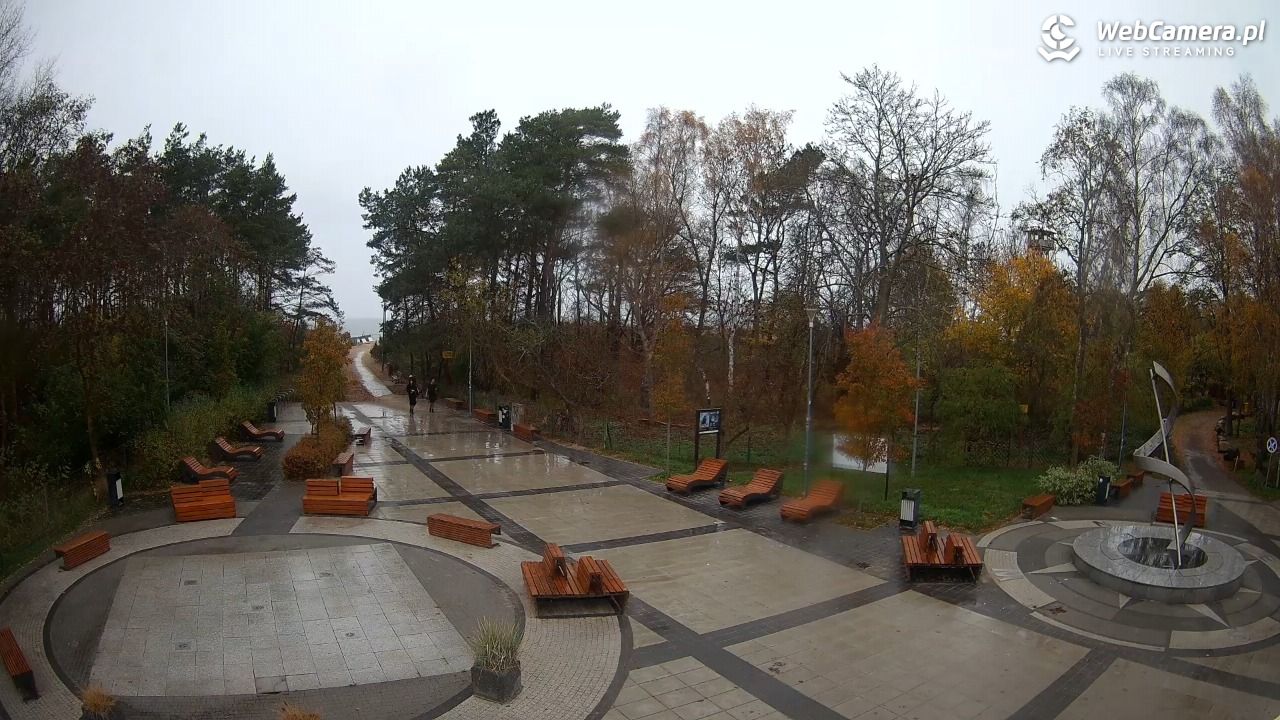 Dziwnówek - widok na deptak - 14 listopad 2025, 11:29