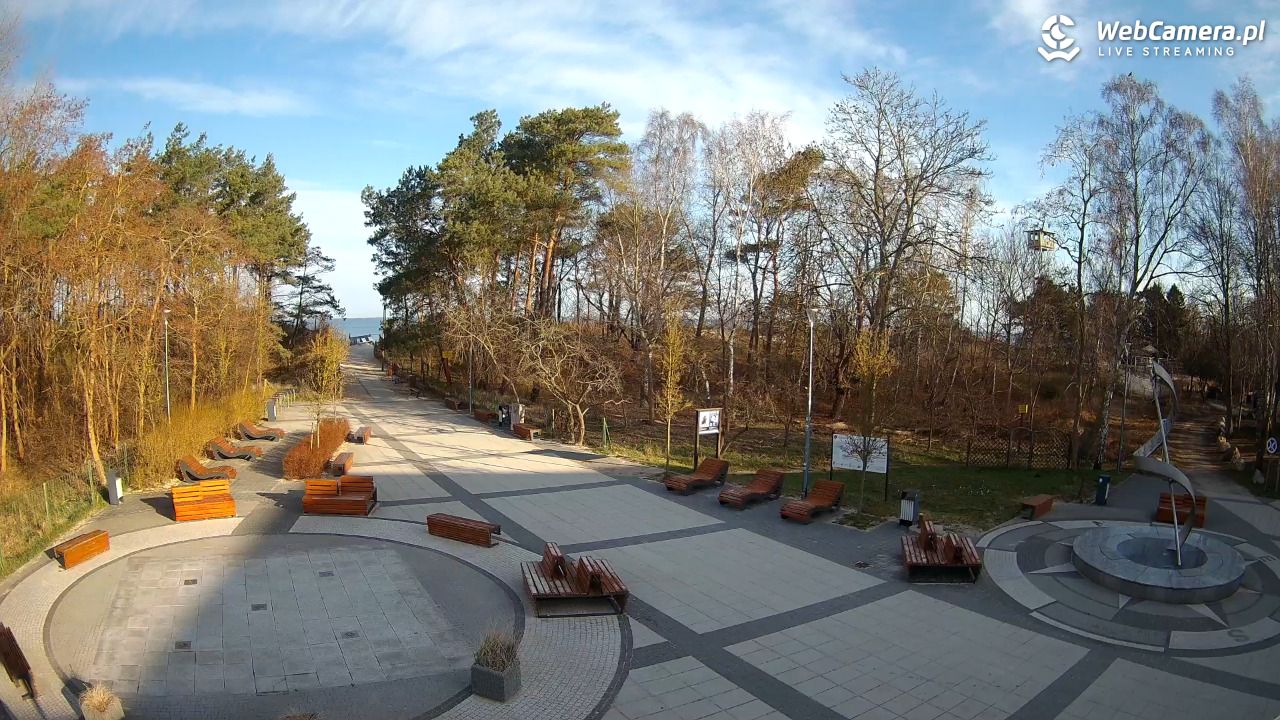 Dziwnówek - widok na deptak - 28 marzec 2026, 07:44