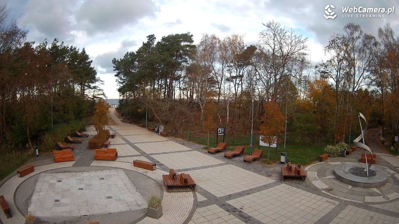 Dziwnówek - widok na deptak - 15 listopad 2025, 08:50