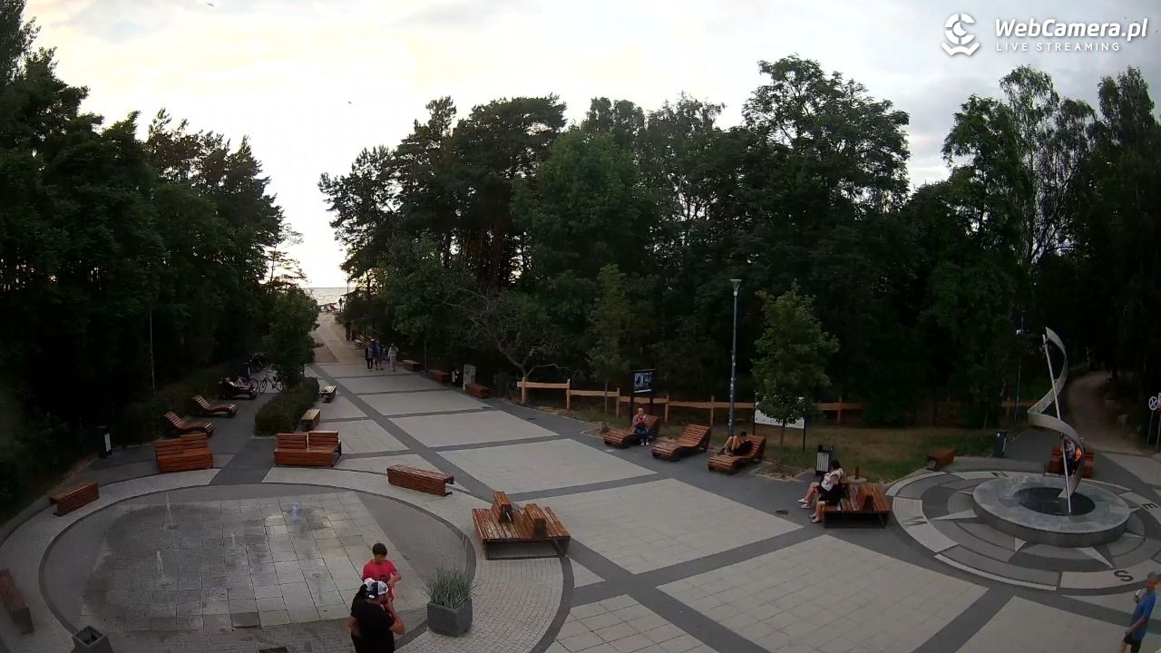 Dziwnówek - widok na deptak - 29 czerwiec 2026, 20:49