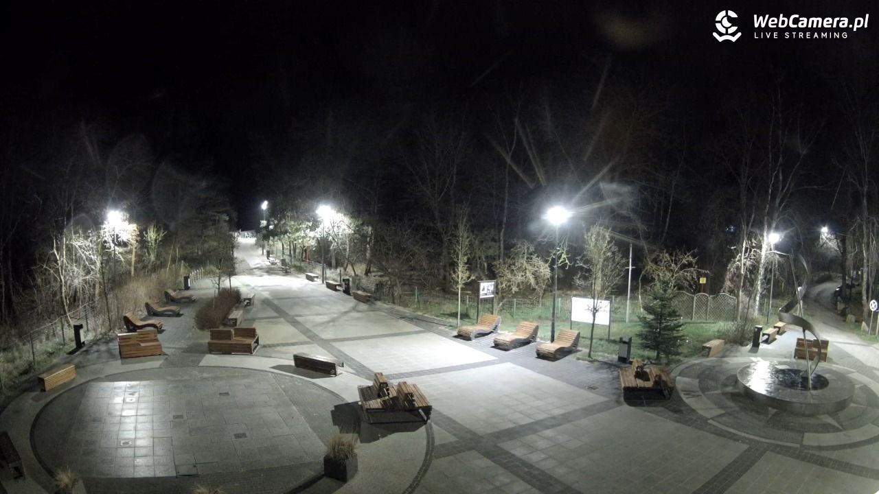 Dziwnówek - widok na deptak - 27 grudzień 2025, 01:10