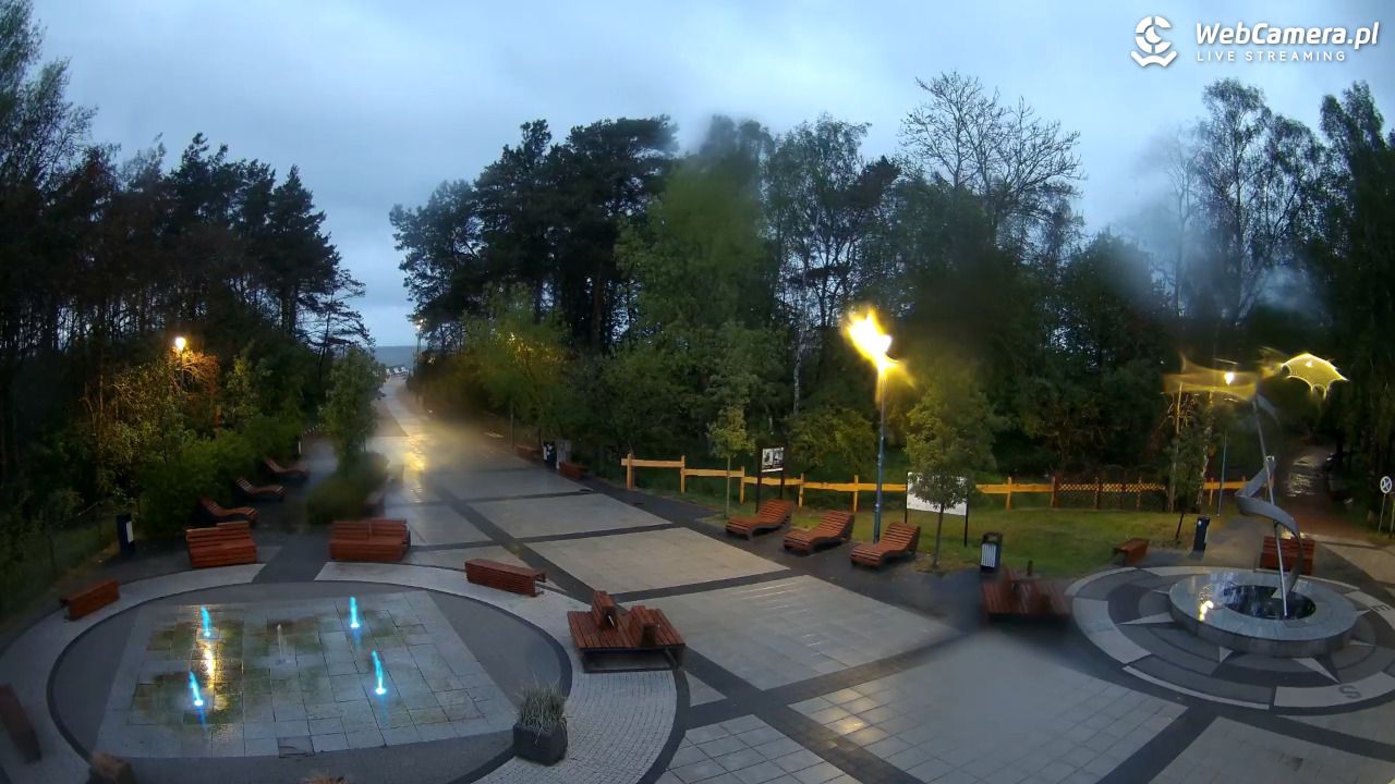 Dziwnówek - widok na deptak - 13 maj 2026, 04:56