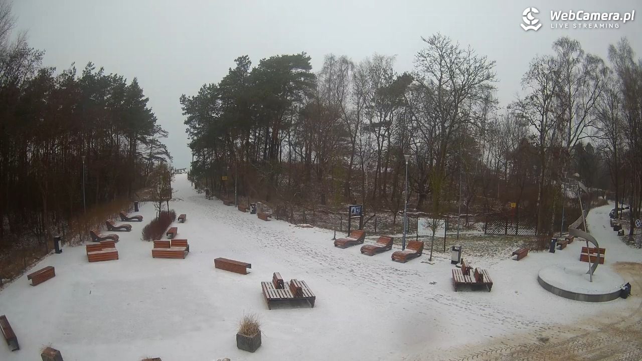 Dziwnówek - widok na deptak - 11 luty 2026, 10:16