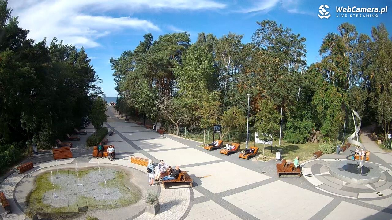 Dziwnówek - widok na deptak - 26 wresień 2025, 14:53
