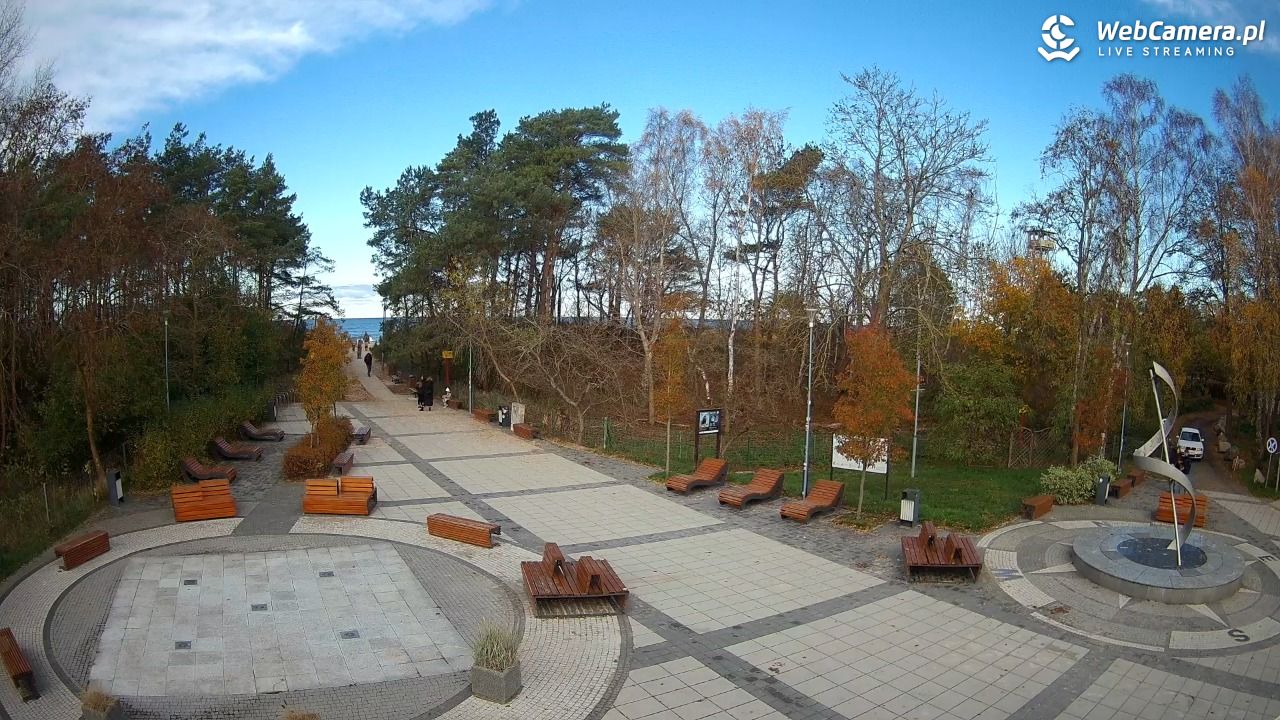 Dziwnówek - widok na deptak - 15 listopad 2025, 11:25