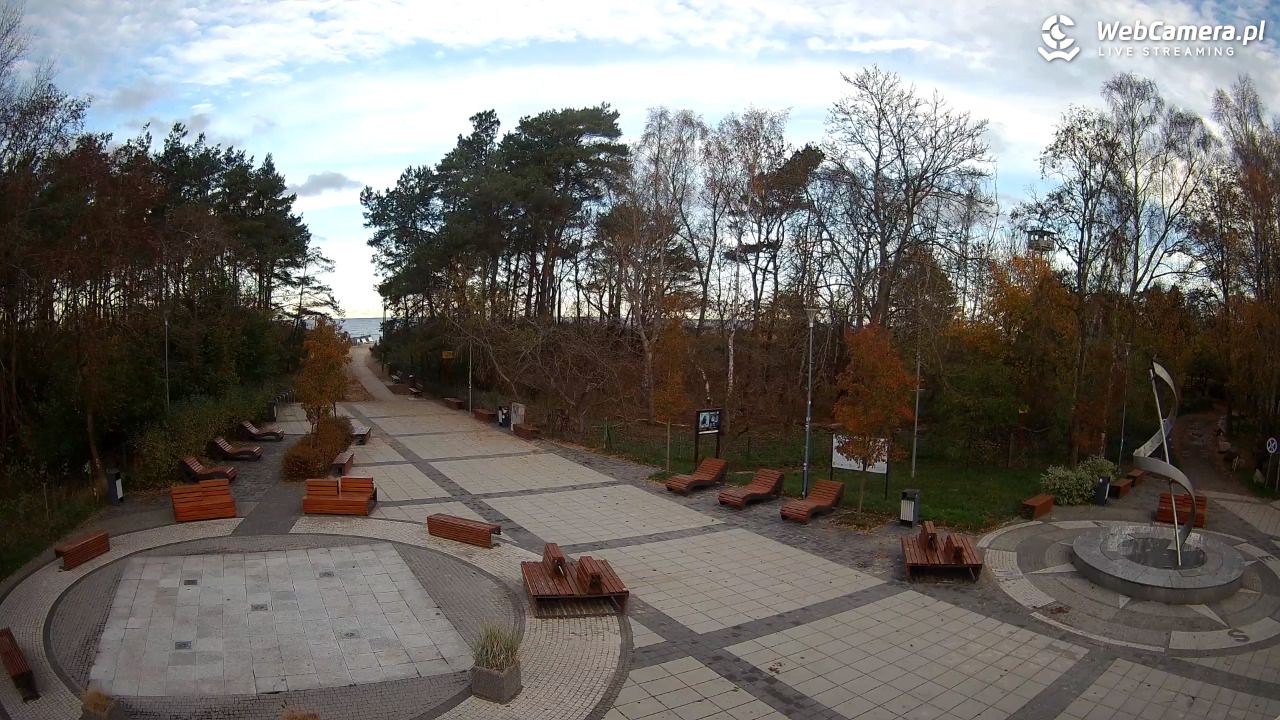 Dziwnówek - widok na deptak - 15 listopad 2025, 09:03