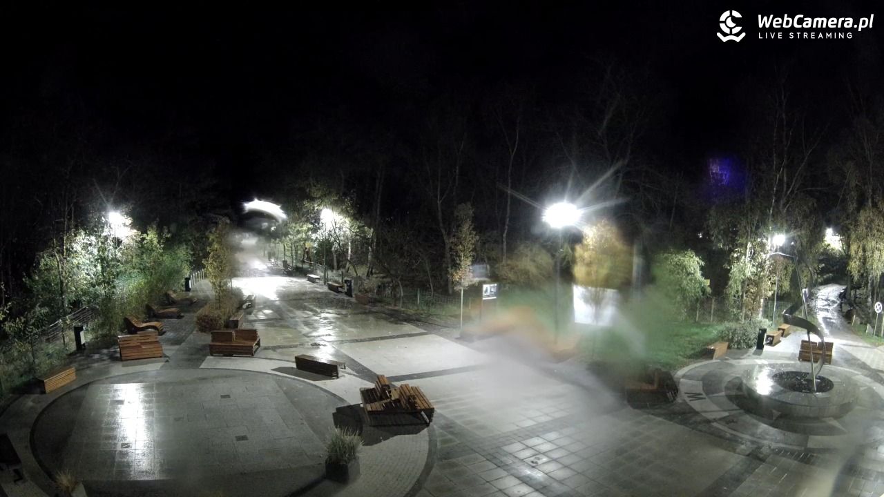 Dziwnówek - widok na deptak - 14 listopad 2025, 19:19