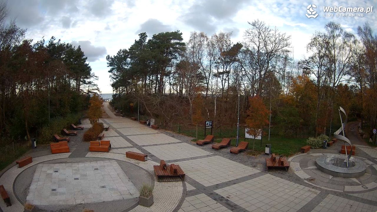 Dziwnówek - widok na deptak - 15 listopad 2025, 08:58