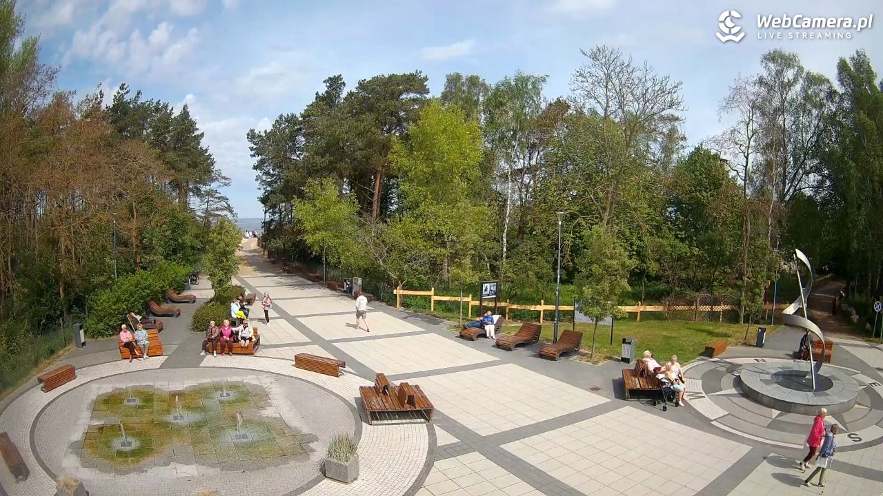 Dziwnówek - widok na deptak - 15 maj 2026, 11:06