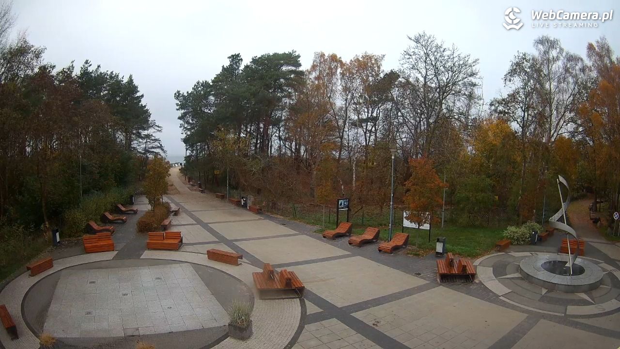 Dziwnówek - widok na deptak - 11 listopad 2025, 14:48