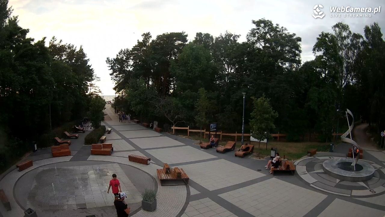 Dziwnówek - widok na deptak - 29 czerwiec 2026, 20:49