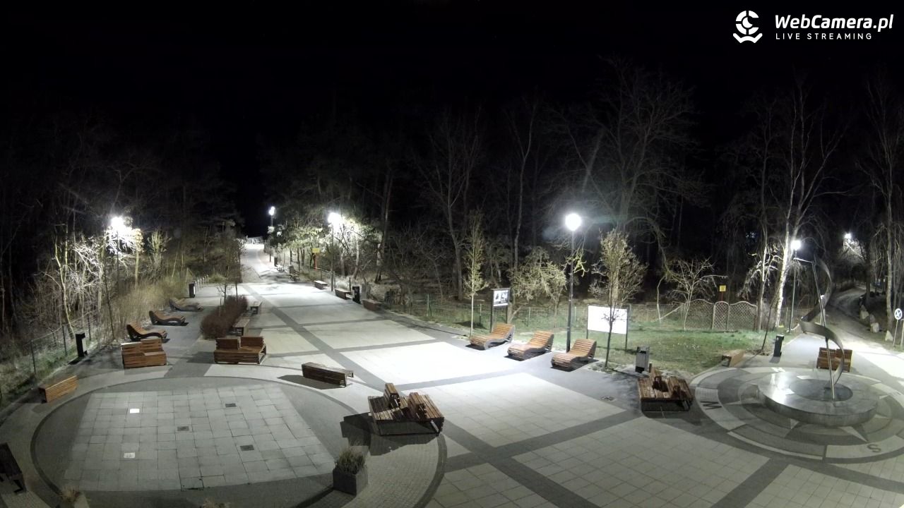 Dziwnówek - widok na deptak - 26 marzec 2026, 00:12