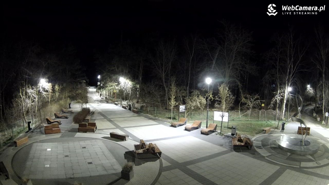 Dziwnówek - widok na deptak - 26 marzec 2026, 00:12