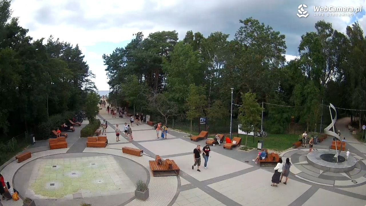 Dziwnówek - widok na deptak - 30 lipiec 2025, 17:05