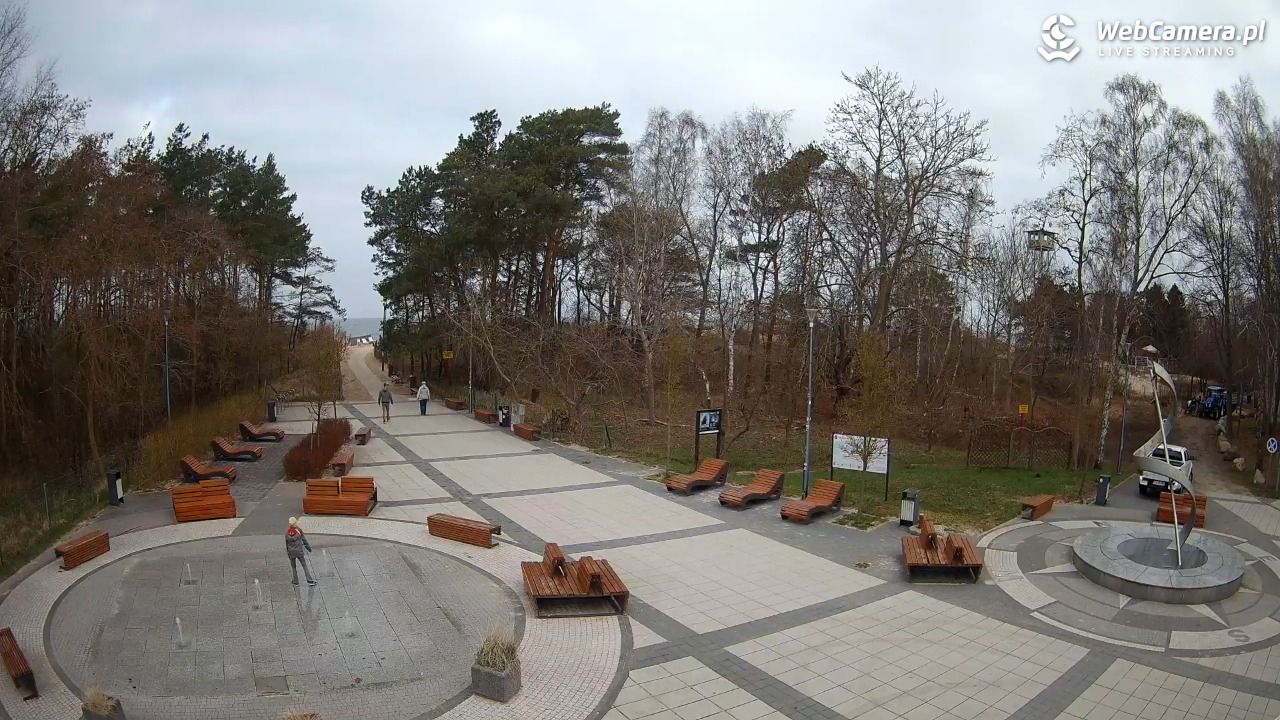 Dziwnówek - widok na deptak - 31 marzec 2026, 09:37