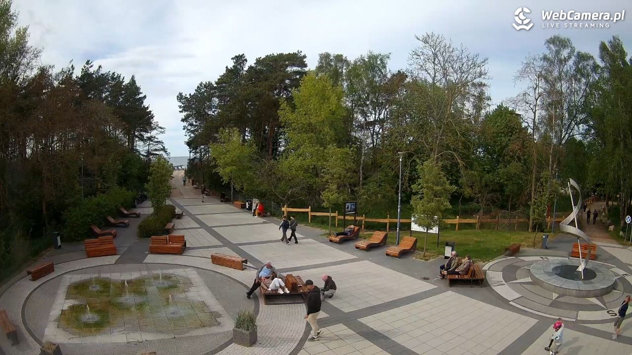 Dziwnówek - widok na deptak - 15 maj 2026, 16:40