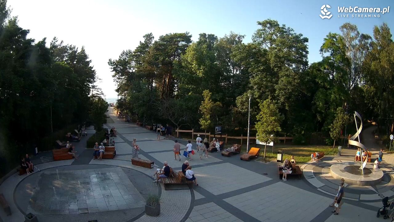 Dziwnówek - widok na deptak - 28 czerwiec 2026, 18:50