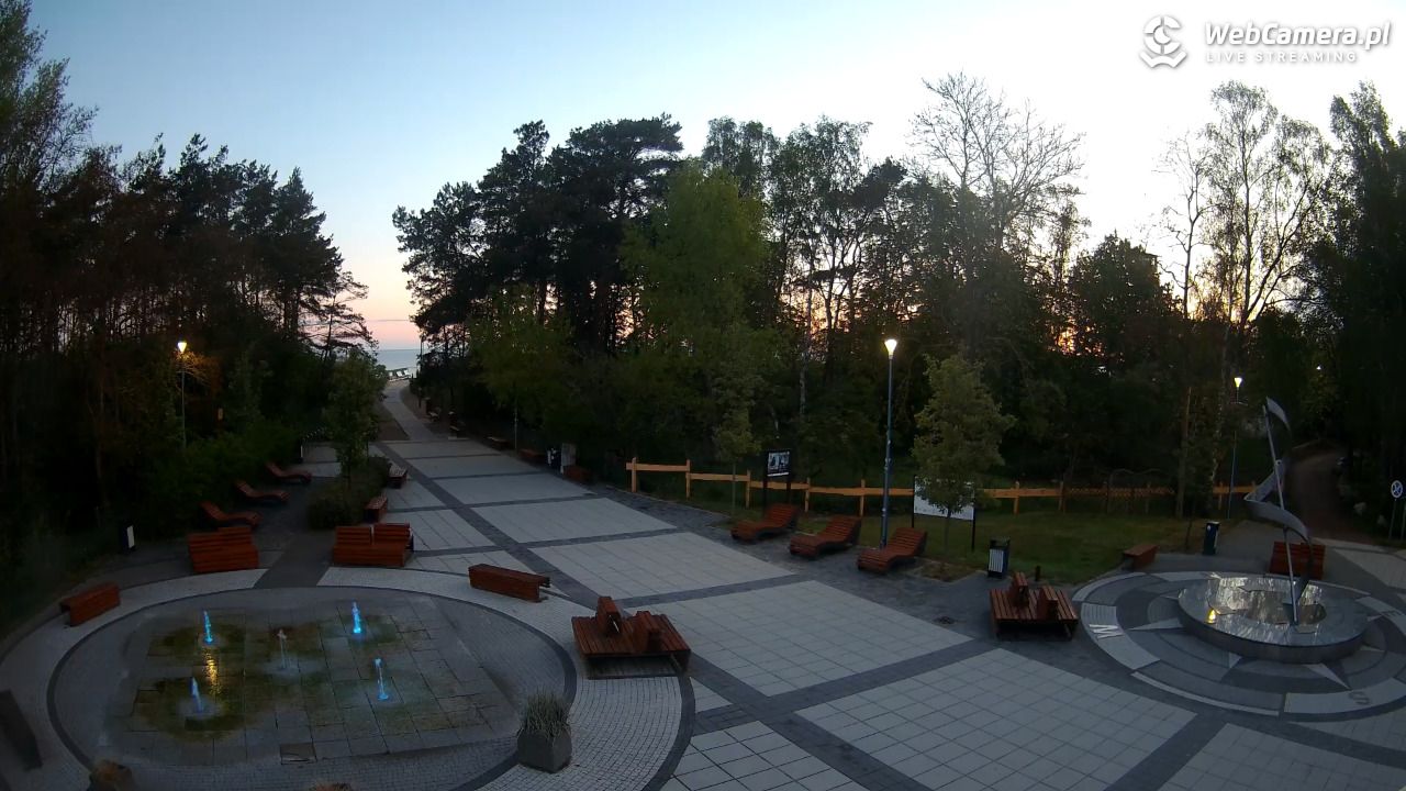 Dziwnówek - widok na deptak - 15 maj 2026, 04:52